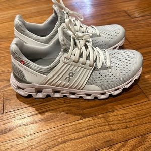 On running sneakers size women’s 6.5, brand new
